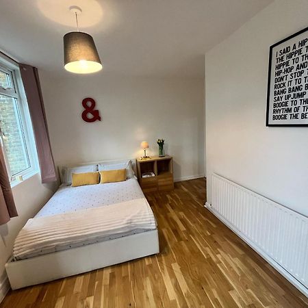 Charming 1-Bedroom Apartment Southfields, Londra Dış mekan fotoğraf
