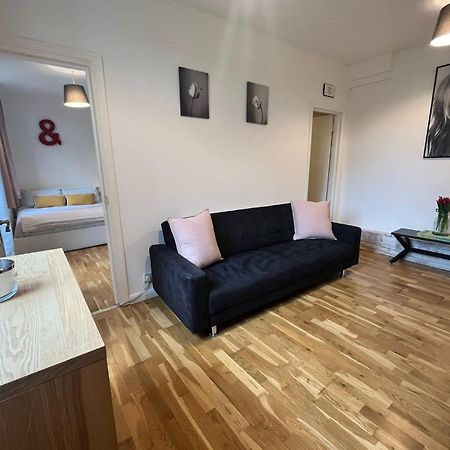 Charming 1-Bedroom Apartment Southfields, Londra Dış mekan fotoğraf