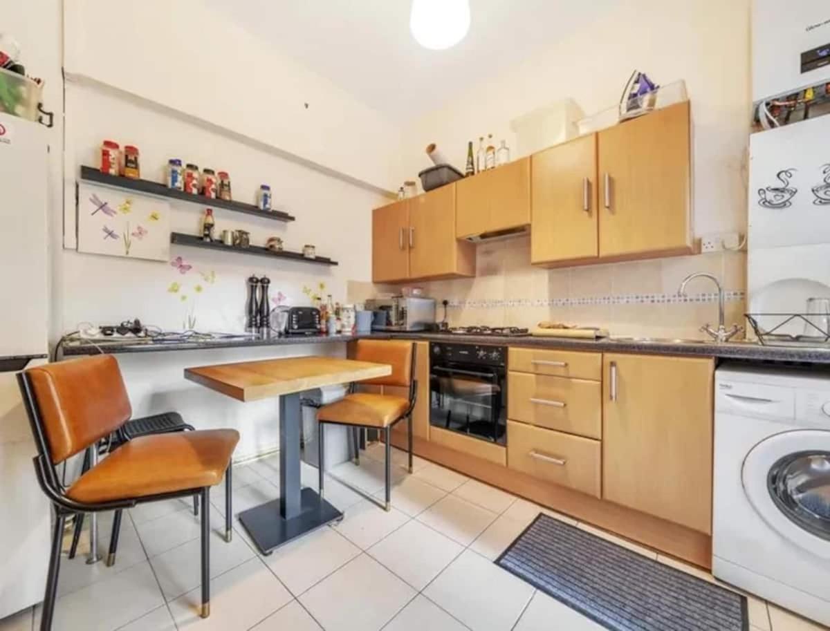 Charming 1-Bedroom Apartment Southfields, Londra Dış mekan fotoğraf
