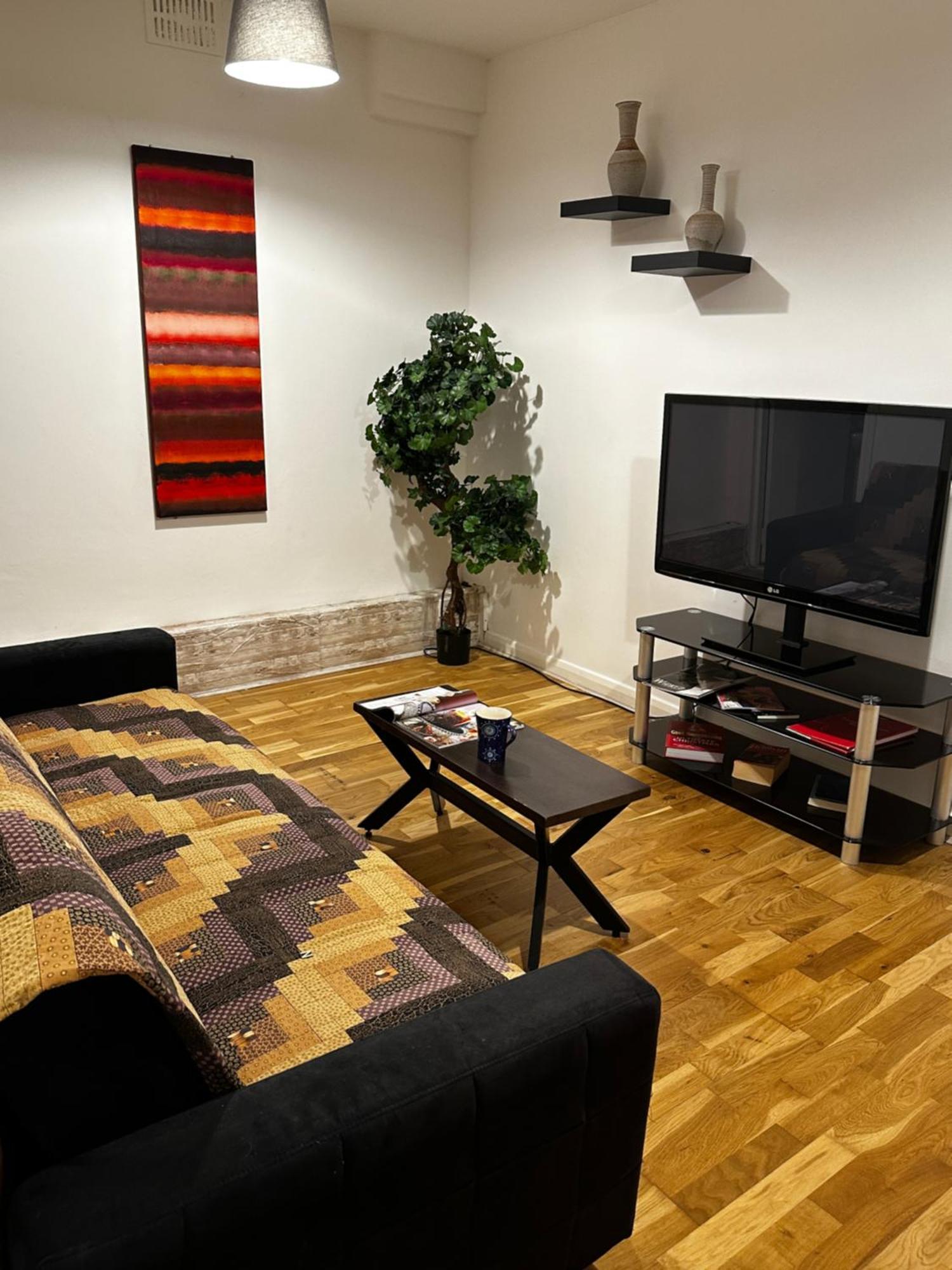 Charming 1-Bedroom Apartment Southfields, Londra Dış mekan fotoğraf