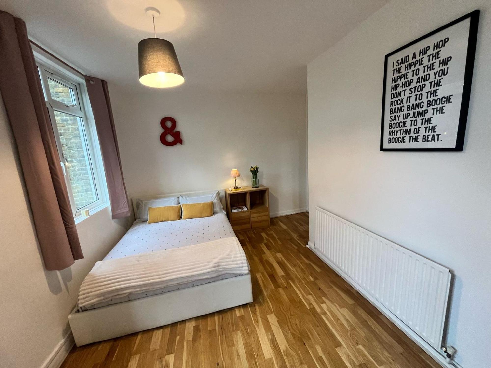 Charming 1-Bedroom Apartment Southfields, Londra Dış mekan fotoğraf