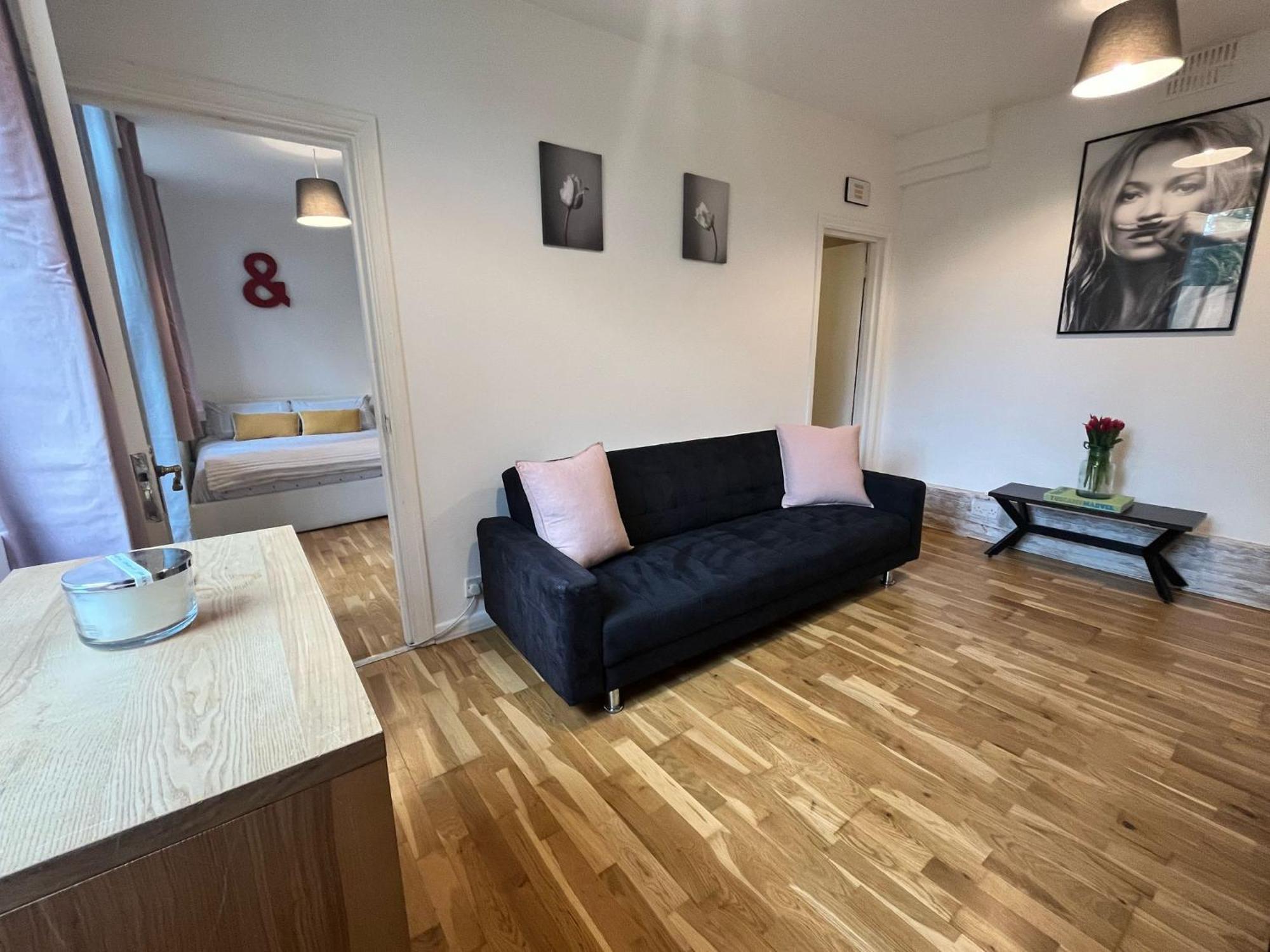 Charming 1-Bedroom Apartment Southfields, Londra Dış mekan fotoğraf
