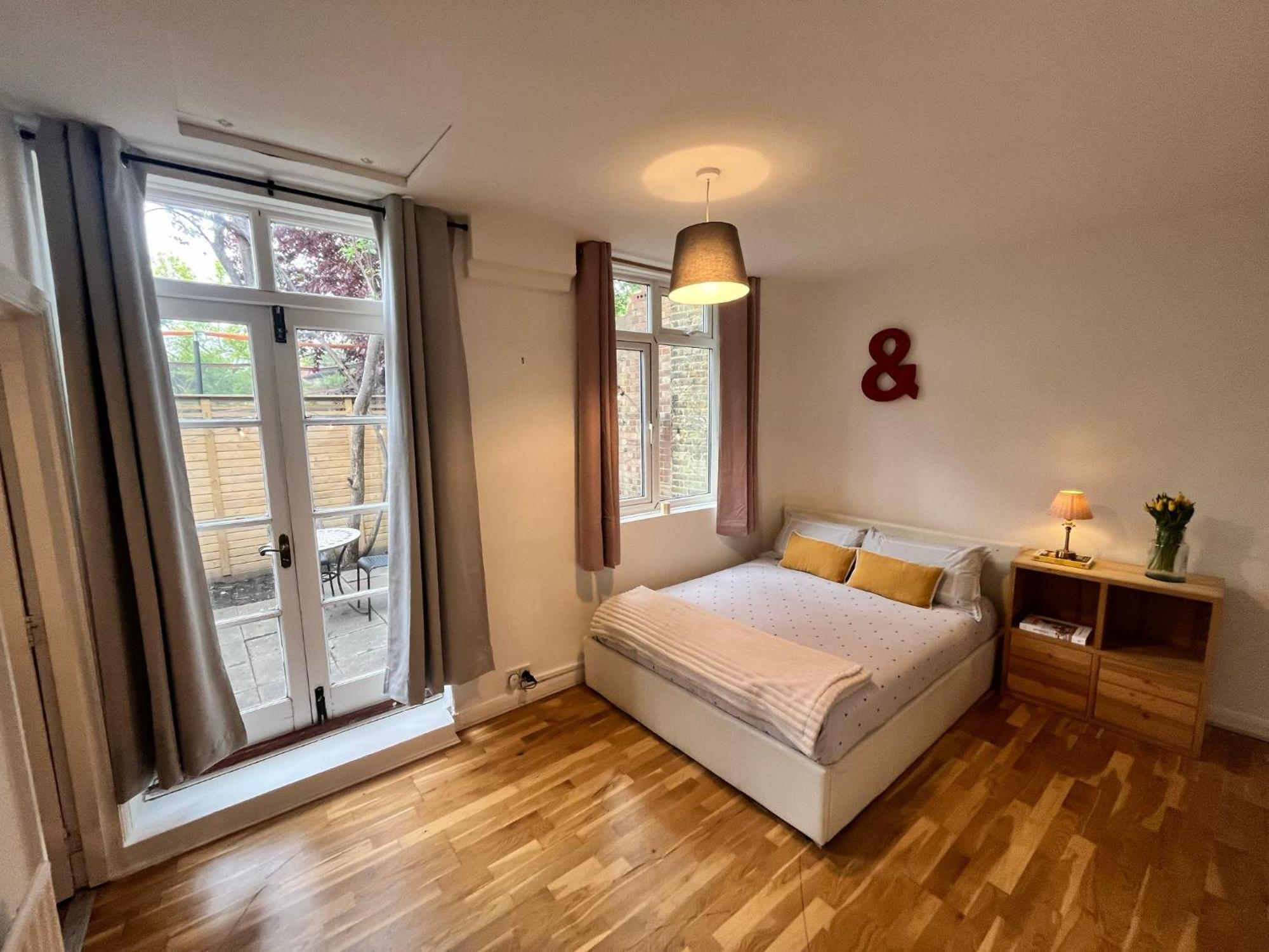 Charming 1-Bedroom Apartment Southfields, Londra Dış mekan fotoğraf