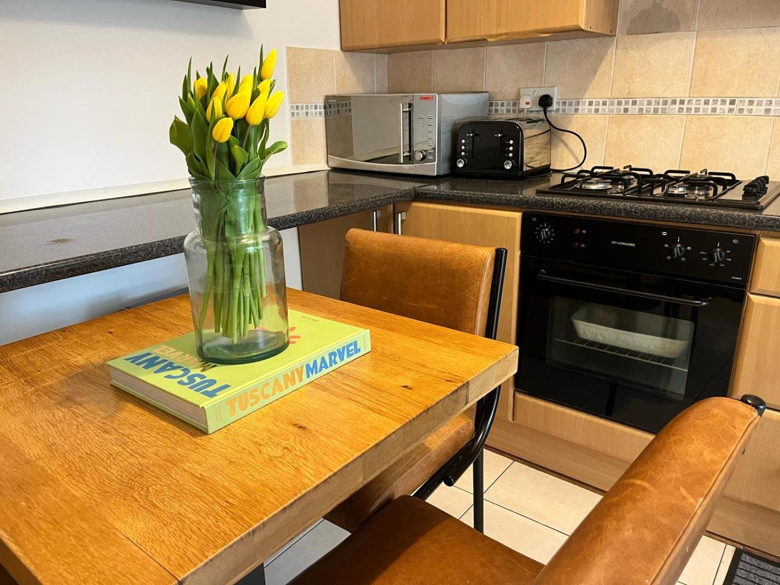 Charming 1-Bedroom Apartment Southfields, Londra Dış mekan fotoğraf